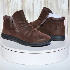 NEW - Clarks Women's Breeze Range Ruched Ankle Booties - Size 8 M - Dark Brown